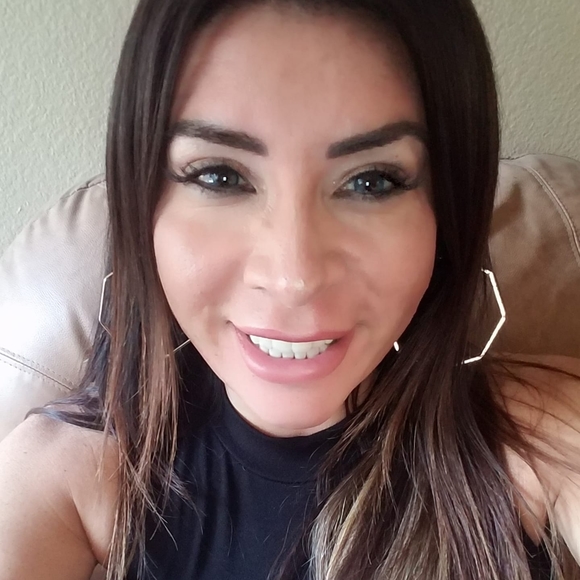 Meet your Posher, Mia - Picture 1 of 1